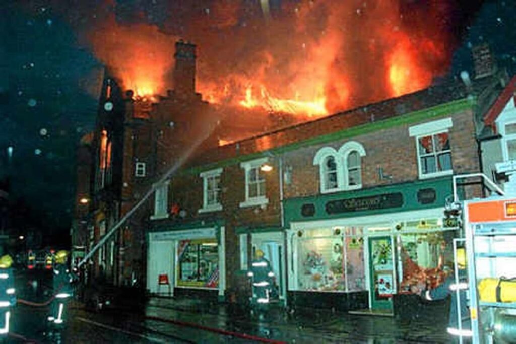 Imagen del incendio del Wem Town Hall, en 1995. Fuente: https://www.shropshirestar.com/